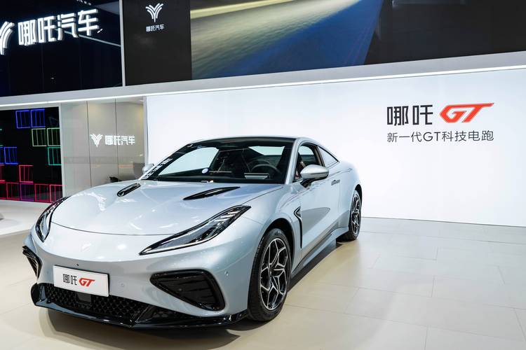 成都武侯区风海信企业管理咨询哪吒汽车在智能汽车领域的表现，领途汽车在新能源汽车市场中的影响力